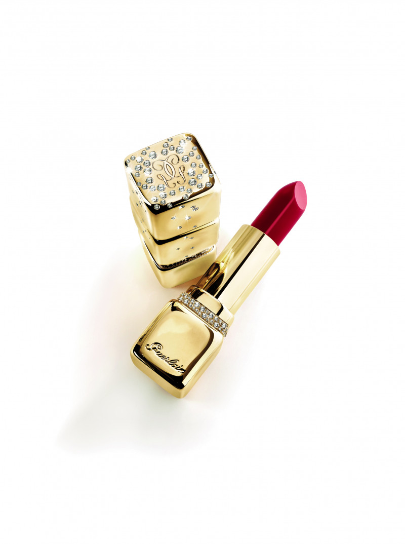 Guerlain Kiss Kiss gold and diamonds lipstick - 1 tỷ 282 triệu đồng