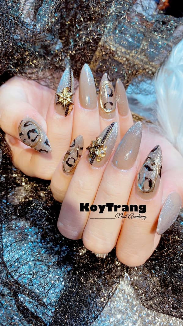 6. KoyTrang Nails