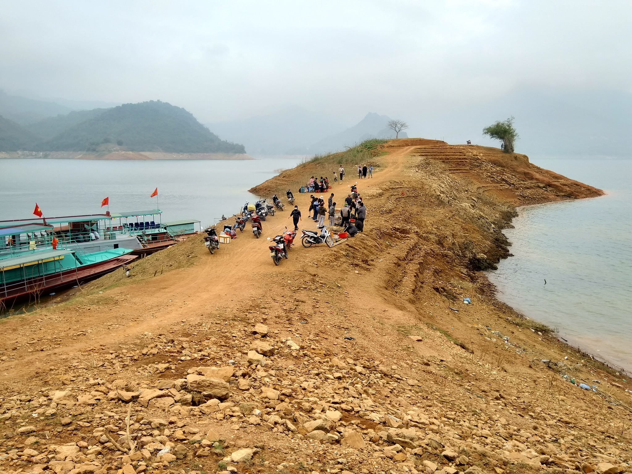 Khu Cắm Trại Ba Khan - Hòa Bình