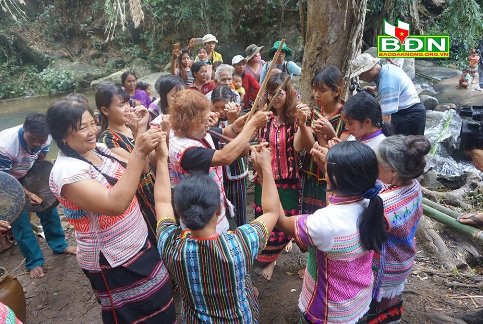 Thác đá Granite Tà Đùng