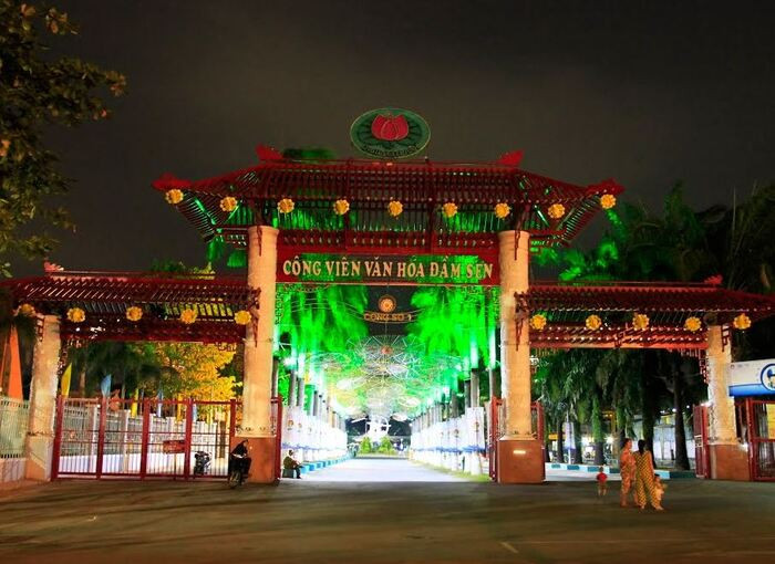 Công viên nước Đầm Sen