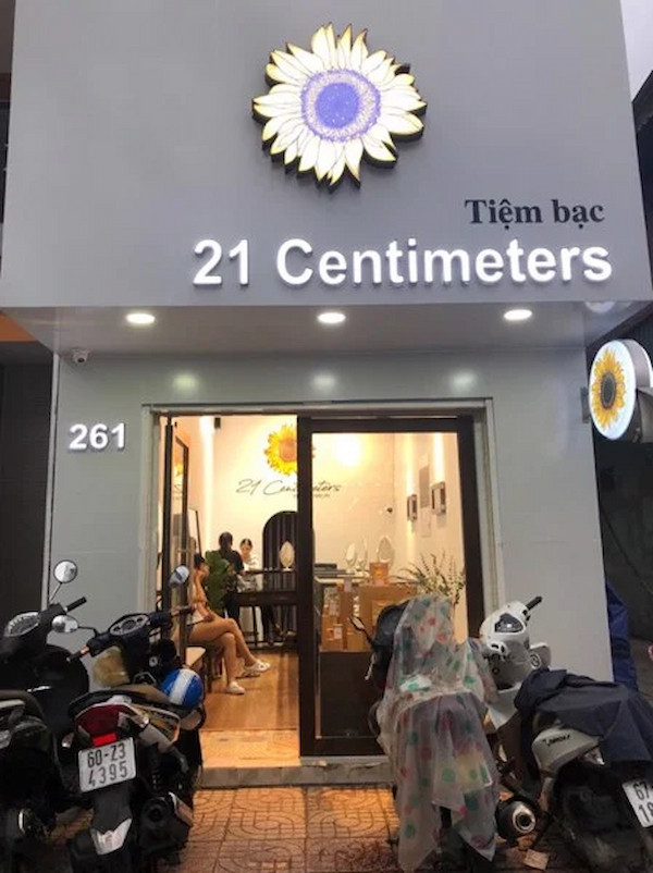 Tiệm bạc 21 Centimeters