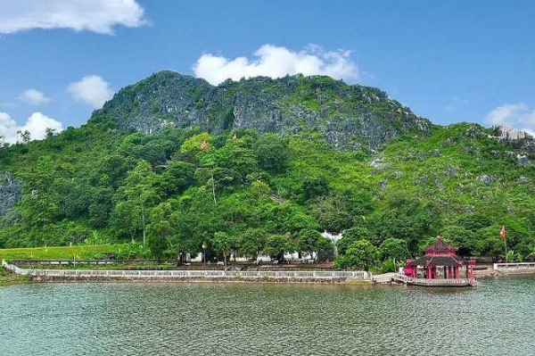Núi Cấm - Ngũ Động