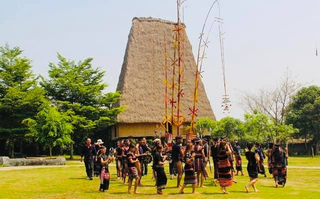 Làng văn hóa các dân tộc Việt Nam