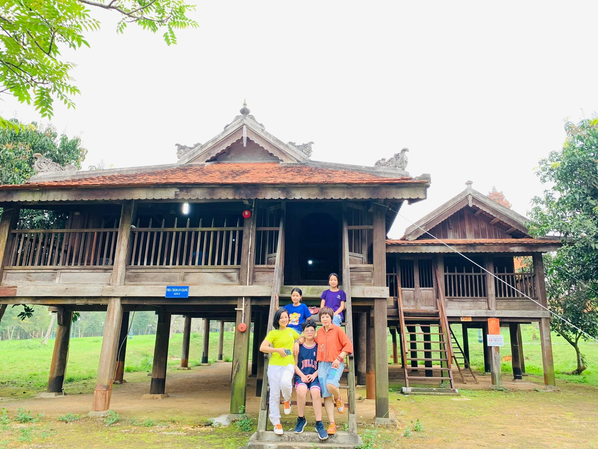 Làng văn hóa các dân tộc Việt Nam