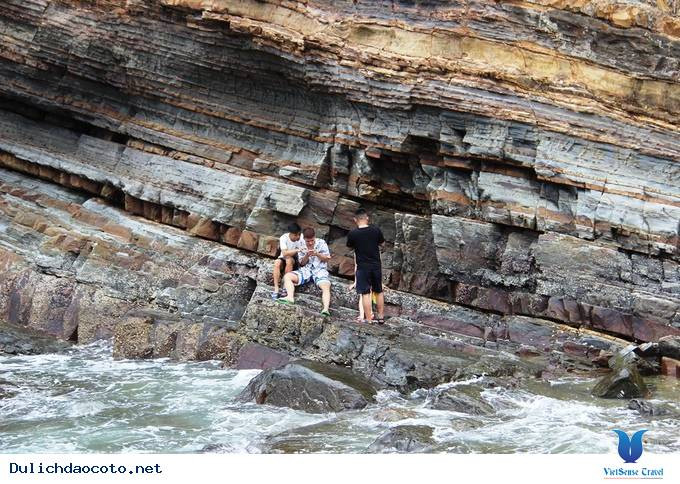 Bãi đá Móng Rồng