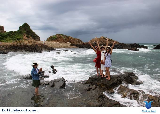 Bãi đá Móng Rồng