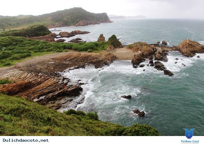 Bãi đá Móng Rồng