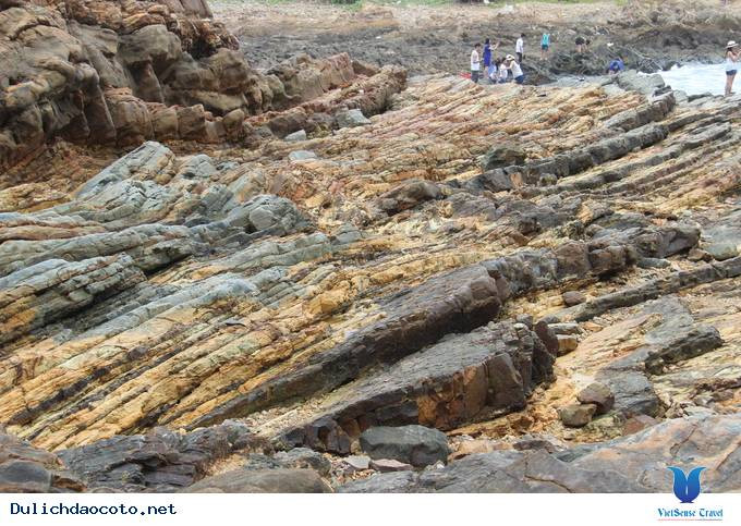 Bãi đá Móng Rồng
