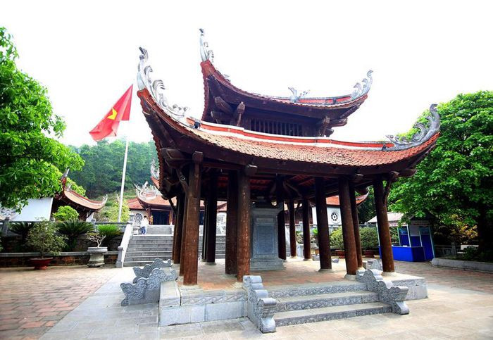 Đền thờ Lạc Long Quân