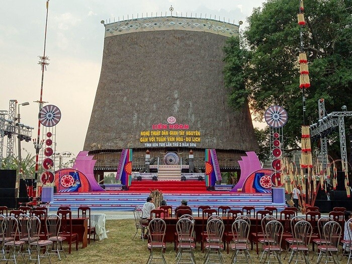 Nhà Rông Konklor Kon tum