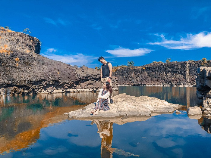 Hồ Đá Xanh ( Tuyệt Tình Cốc )