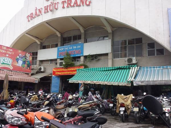 Chợ vải Trần Hữu Trang
