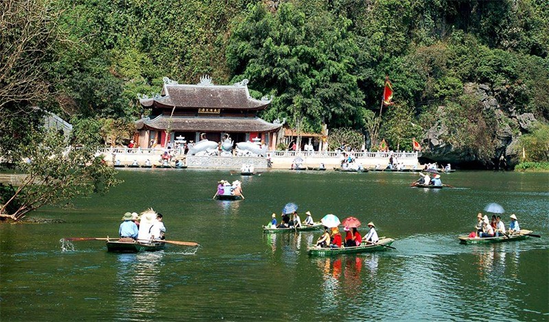 Đền Trình - Chùa Hương điểm đến cho nhiều du khách gần xa