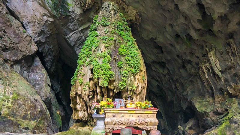 Động Hương Tích được mệnh danh là Động đẹp nhất Việt Nam