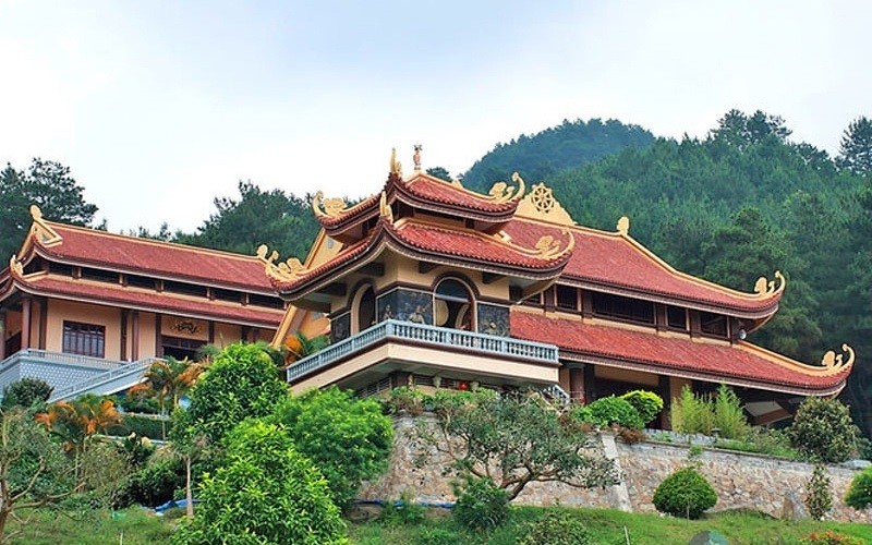 Thiền viện Trúc Lâm Tây Thiên là một trong những thiền viện lớn nhất của Việt Nam