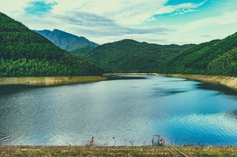 Du khách sẽ được tận hưởng bầu không khí trong lành, mát mẻ khi đến Hồ Xạ Hương