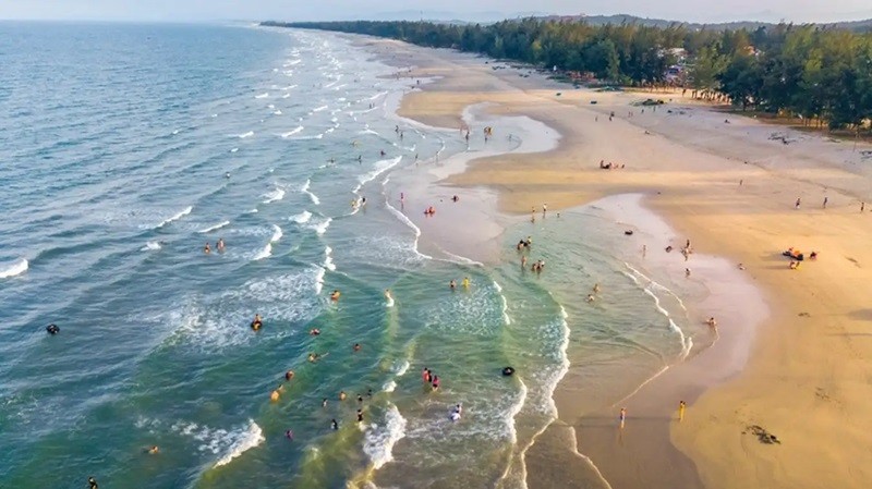 Bãi biển Mỹ Khê là một trong những bãi biển đẹp nhất Việt Nam