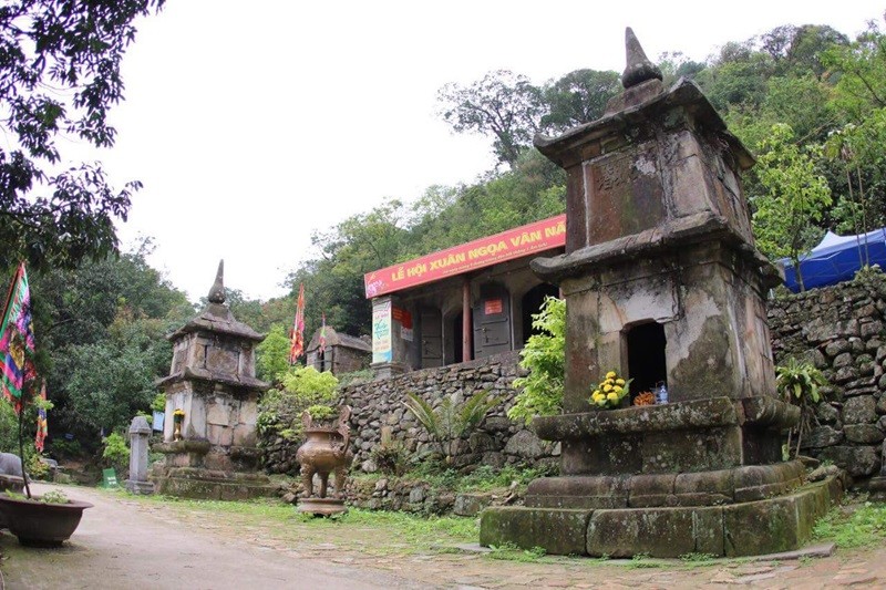 Am Ngọa Vân có kiến trúc đặc trưng của chùa chiền Phật giáo Việt Nam