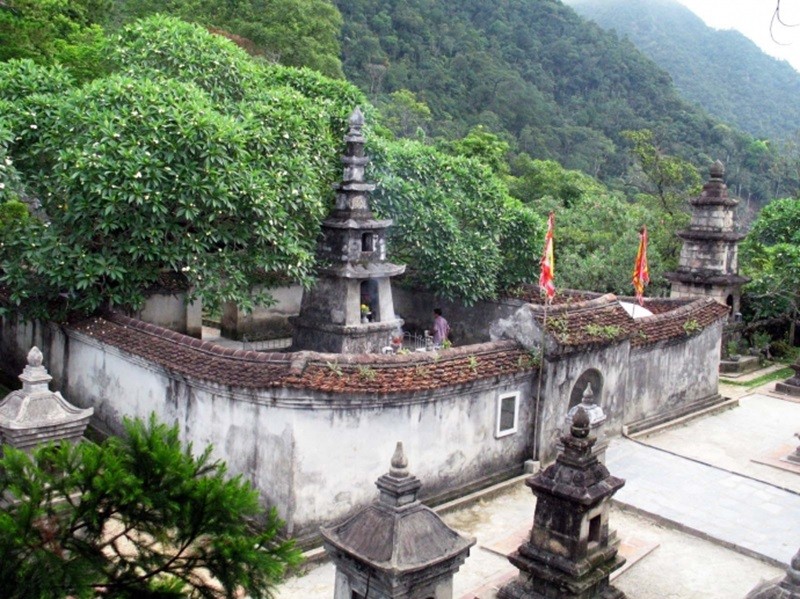 Vườn tháp Huệ Quang cũng là nơi để du khách tìm về với chốn thanh tịnh