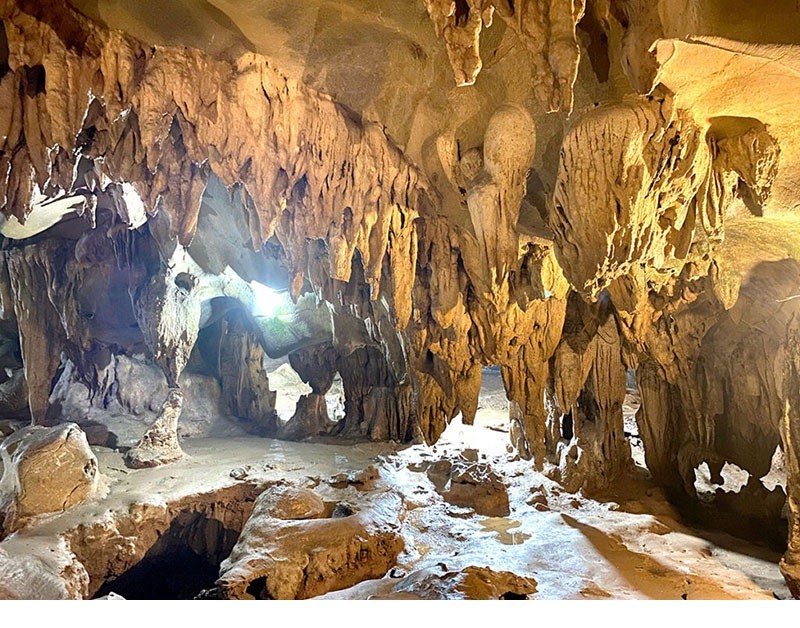 Ngũ Động Thi Sơn là một địa điểm du lịch sinh thái hấp dẫn