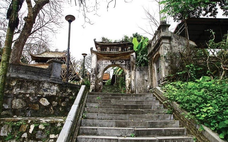 Đình đá Tiên Phong là một trong những địa điểm du lịch nổi tiếng của tỉnh Hà Nam