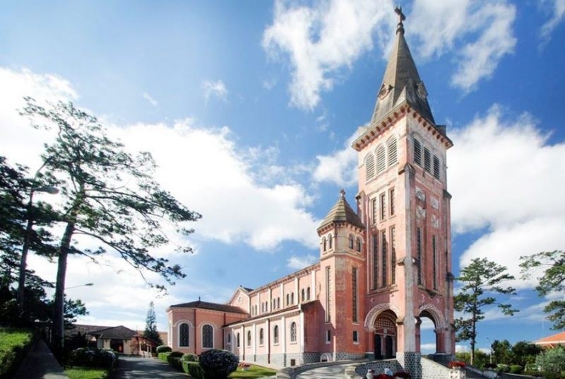 Nhà thờ Con Gà là một địa điểm du lịch hấp dẫn