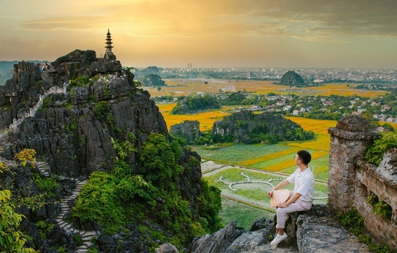 Hang Múa là một trong những điểm du lịch nổi tiếng nhất của tỉnh Ninh Bình