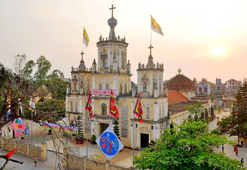 Nhà thờ Sầm Sơn là một trong những nhà thờ cổ kính và đẹp nhất ở Việt Nam