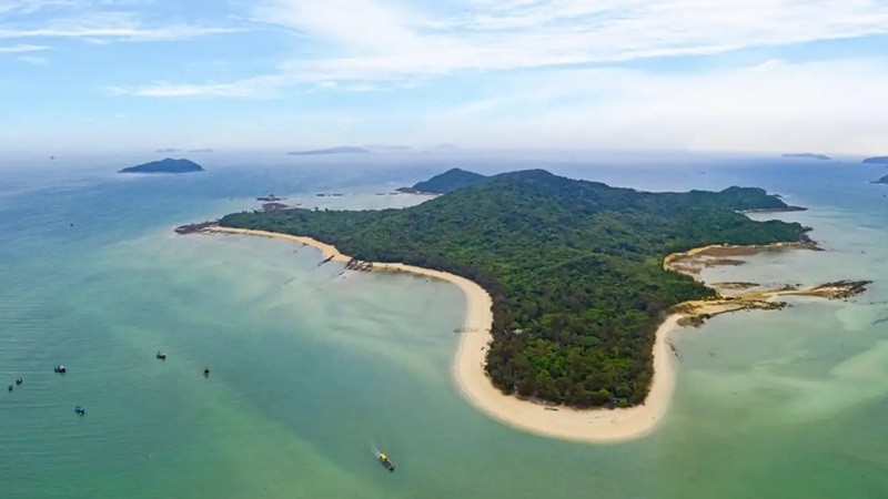 Đảo Cô Tô được thiên nhiên ưu ái ban tặng cho vẻ đẹp hoang sơ, thơ mộn