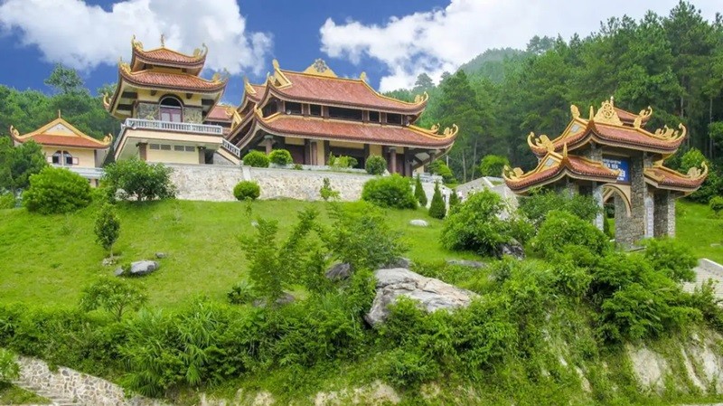 Thiền viện Trúc Lâm Tây Thiên là một điểm du lịch tâm linh nổi tiếng