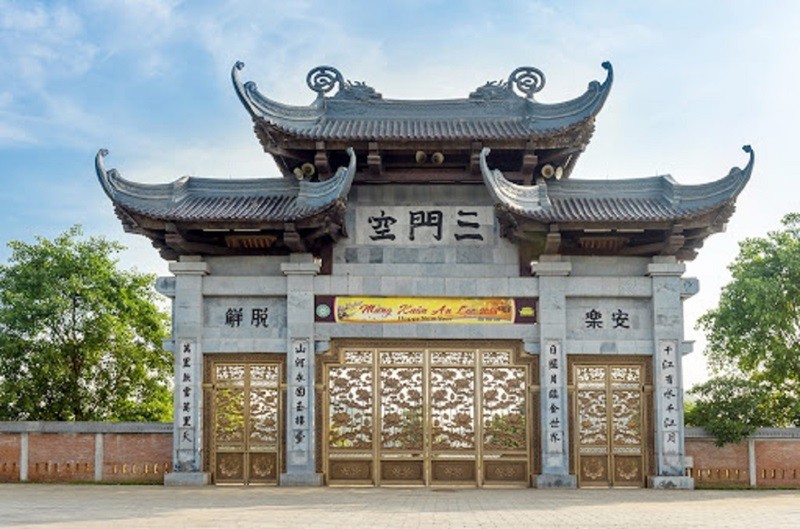 Cổng Tam Quan là một trong những công trình kiến trúc nổi bật nhất của chùa Bái Đính