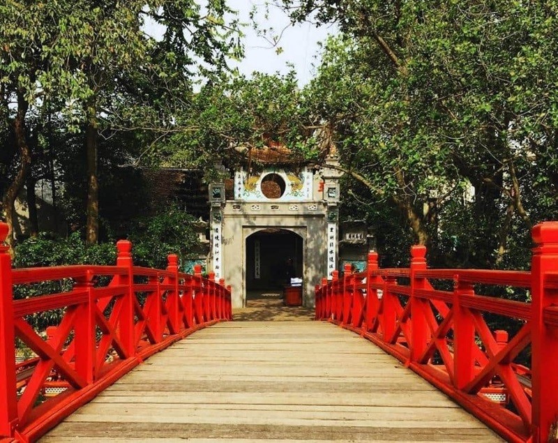 Đền Ngọc Sơn là một di tích lịch sử - văn hóa nổi tiếng