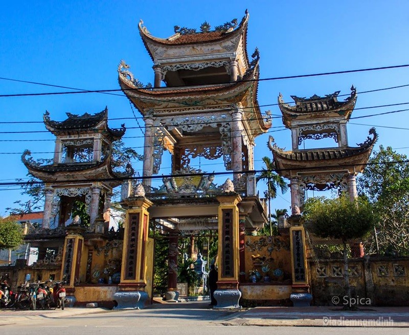 Chùa Thánh Ân được xây dựng theo lối kiến trúc cổ truyền của Việt Nam