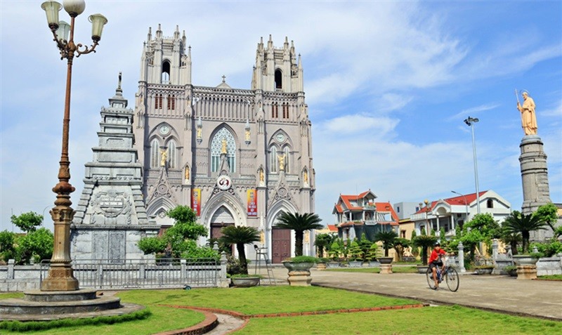 Nhà thờ Phú Nhai là một công trình kiến trúc tôn giáo độc đáo
