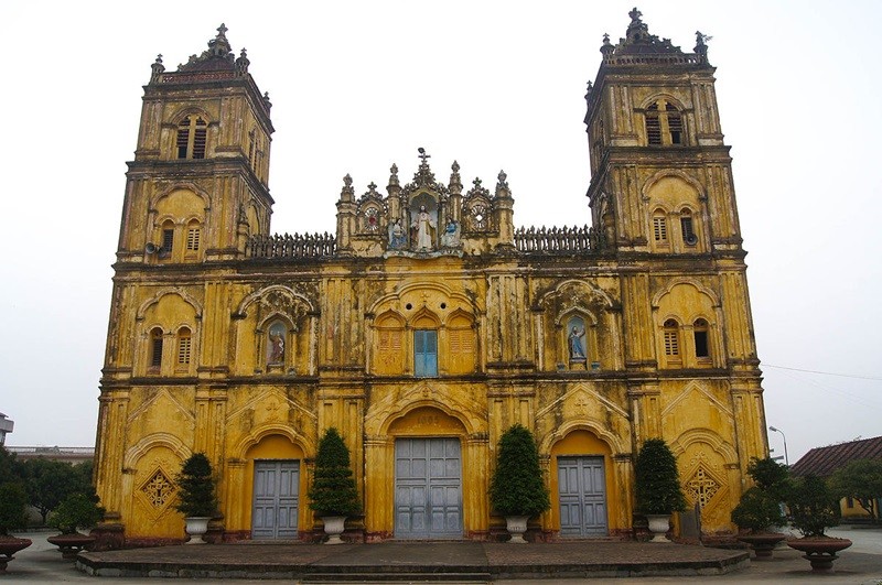 Nhà thờ Bùi Chu là một địa điểm du lịch tâm linh nổi tiếng ở Nam Định