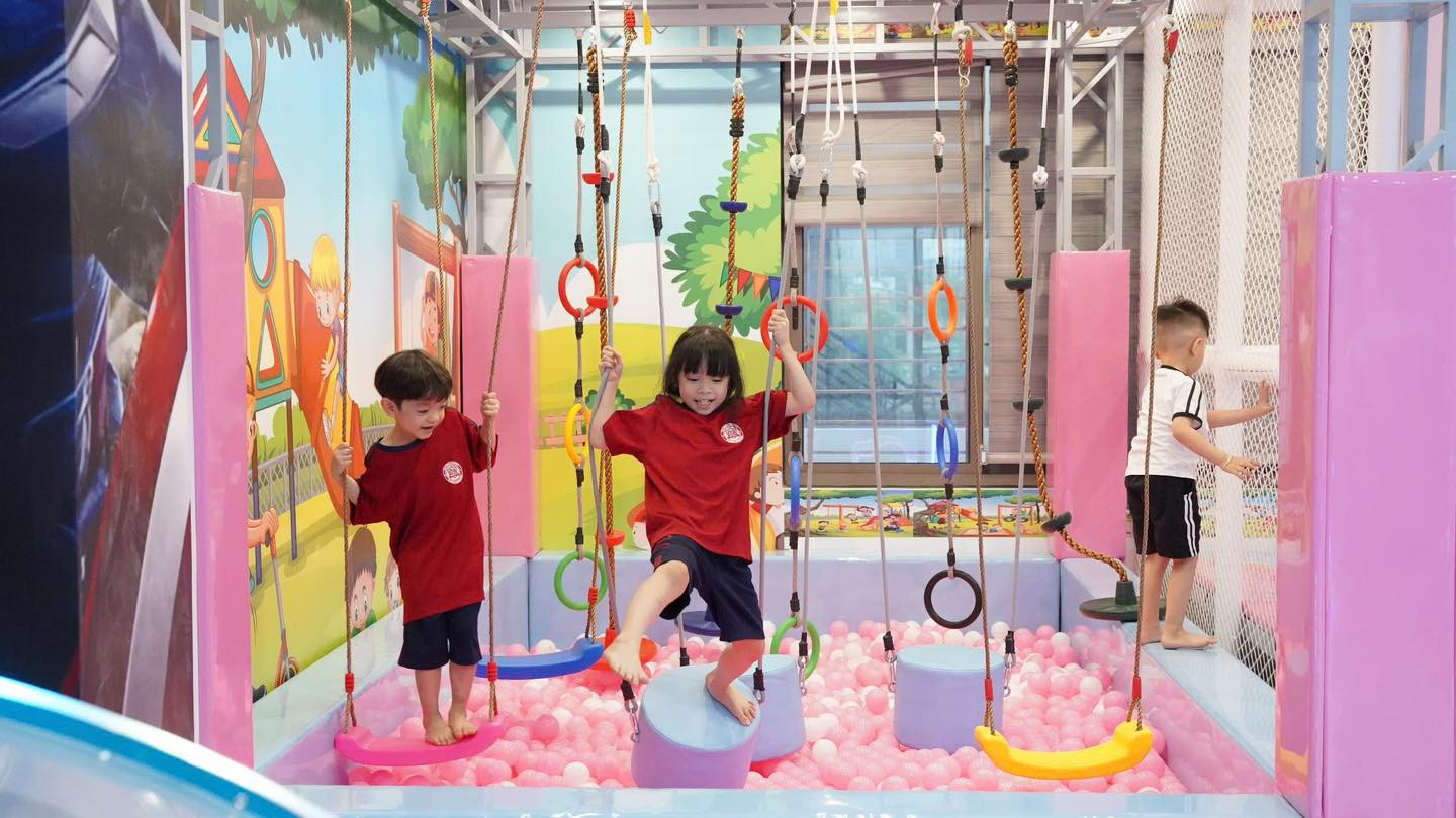 Baby Shark Long Biên