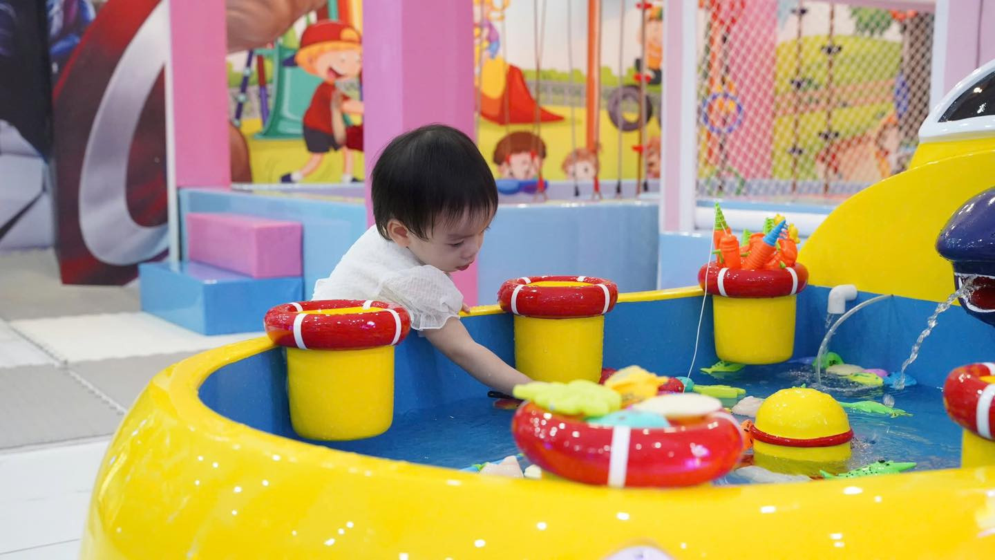 Baby Shark Long Biên