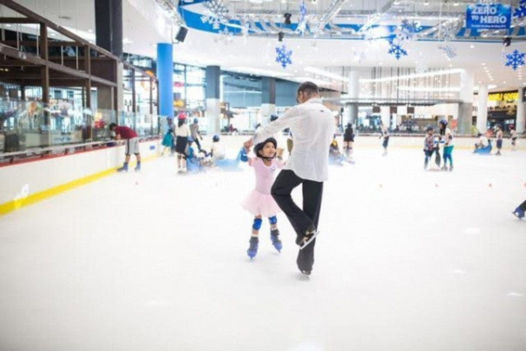 Vinpearlland Ice Rink Royal City  - Sân trượt băng chuẩn quốc tế