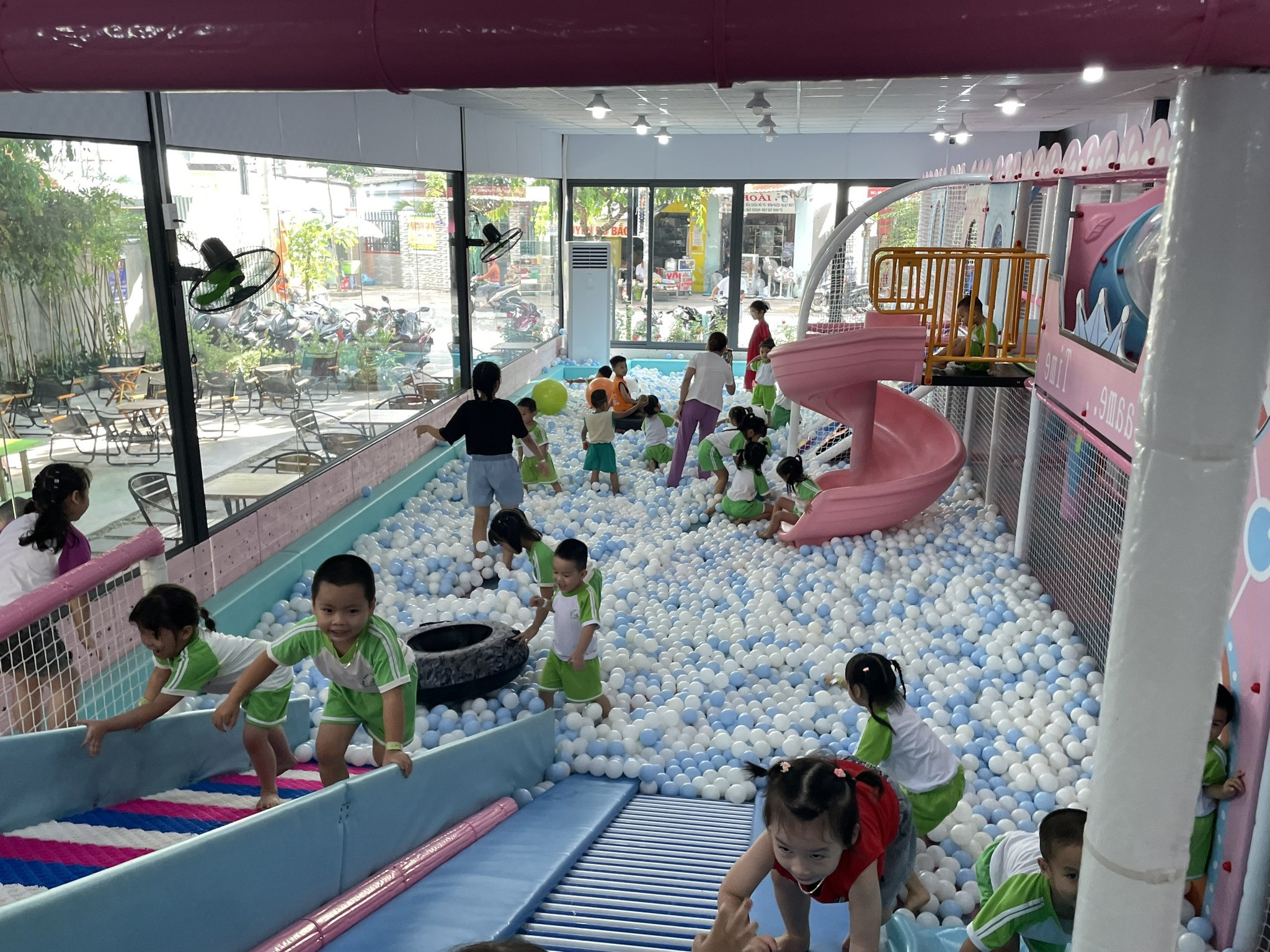 Star Coffee - Khu vui chơi trẻ em BOO Kingdom