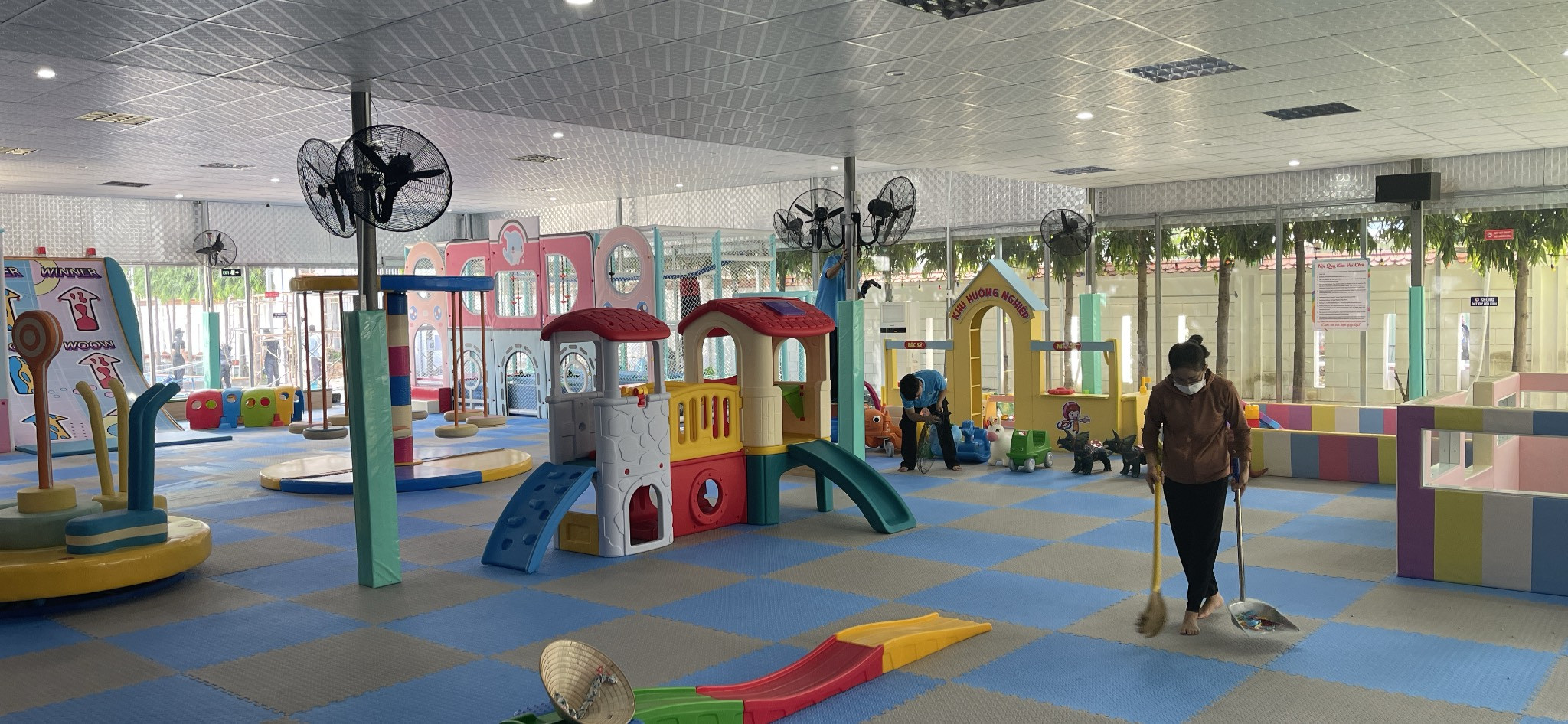 Khu Vui Chơi – Hồ Bơi Khang Linh