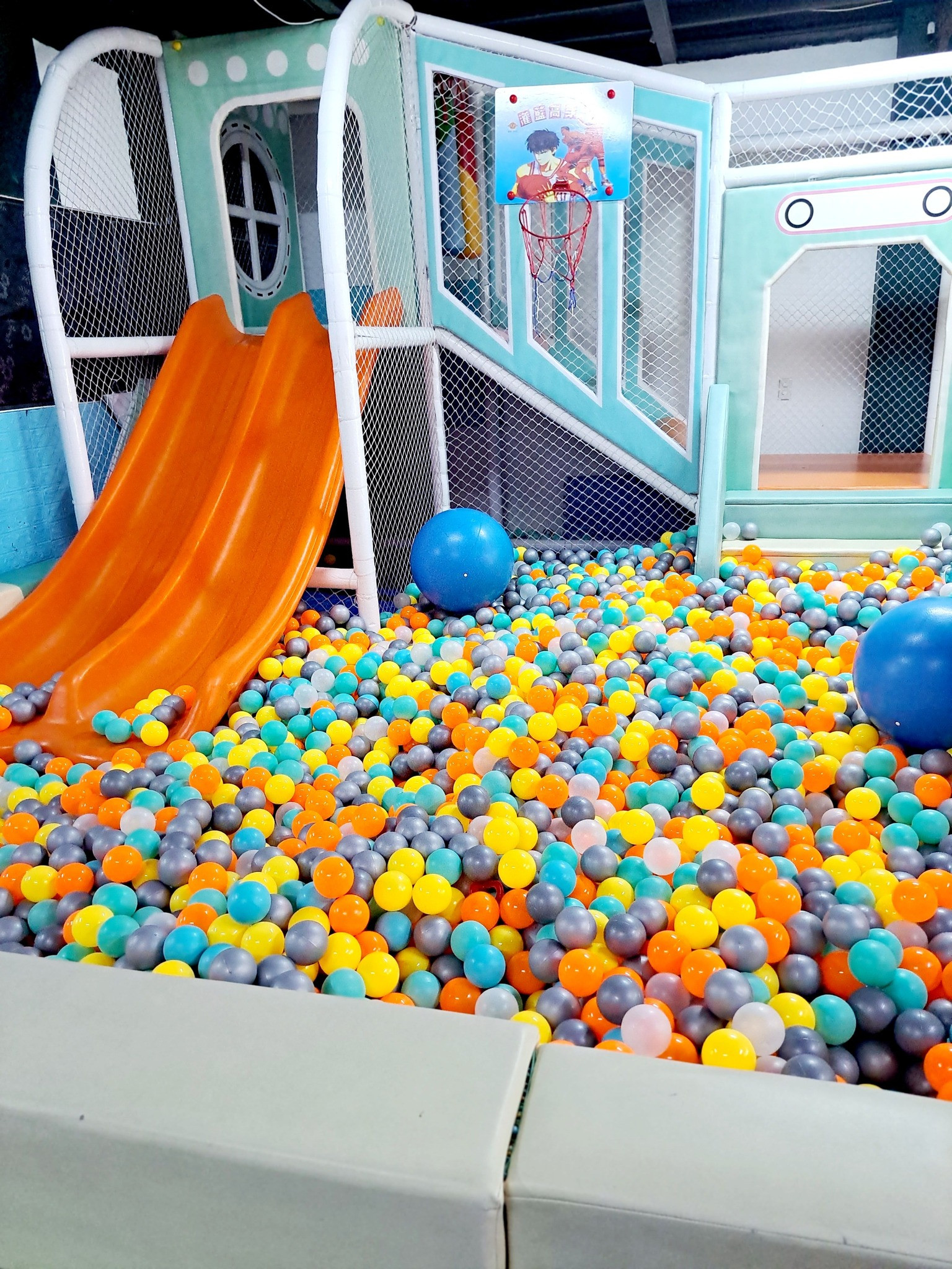 Khu vui chơi trẻ em Rovis Coffee & Tea