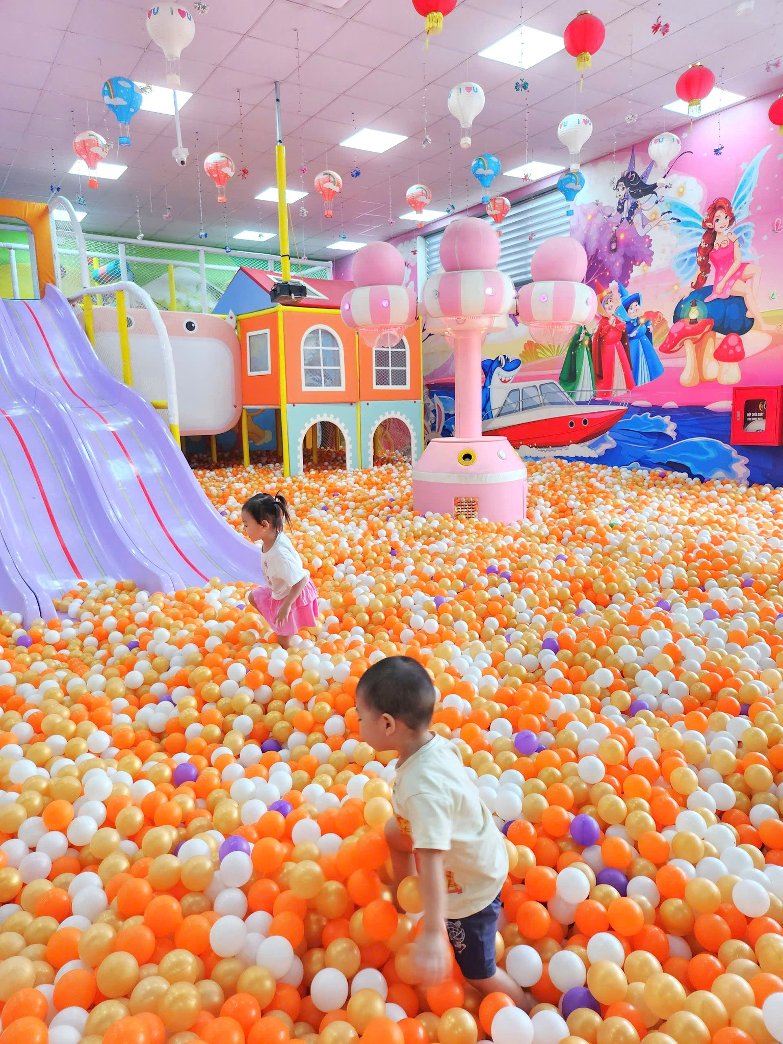 Khu vui chơi trẻ em tại Nhà Sách Trí Đức