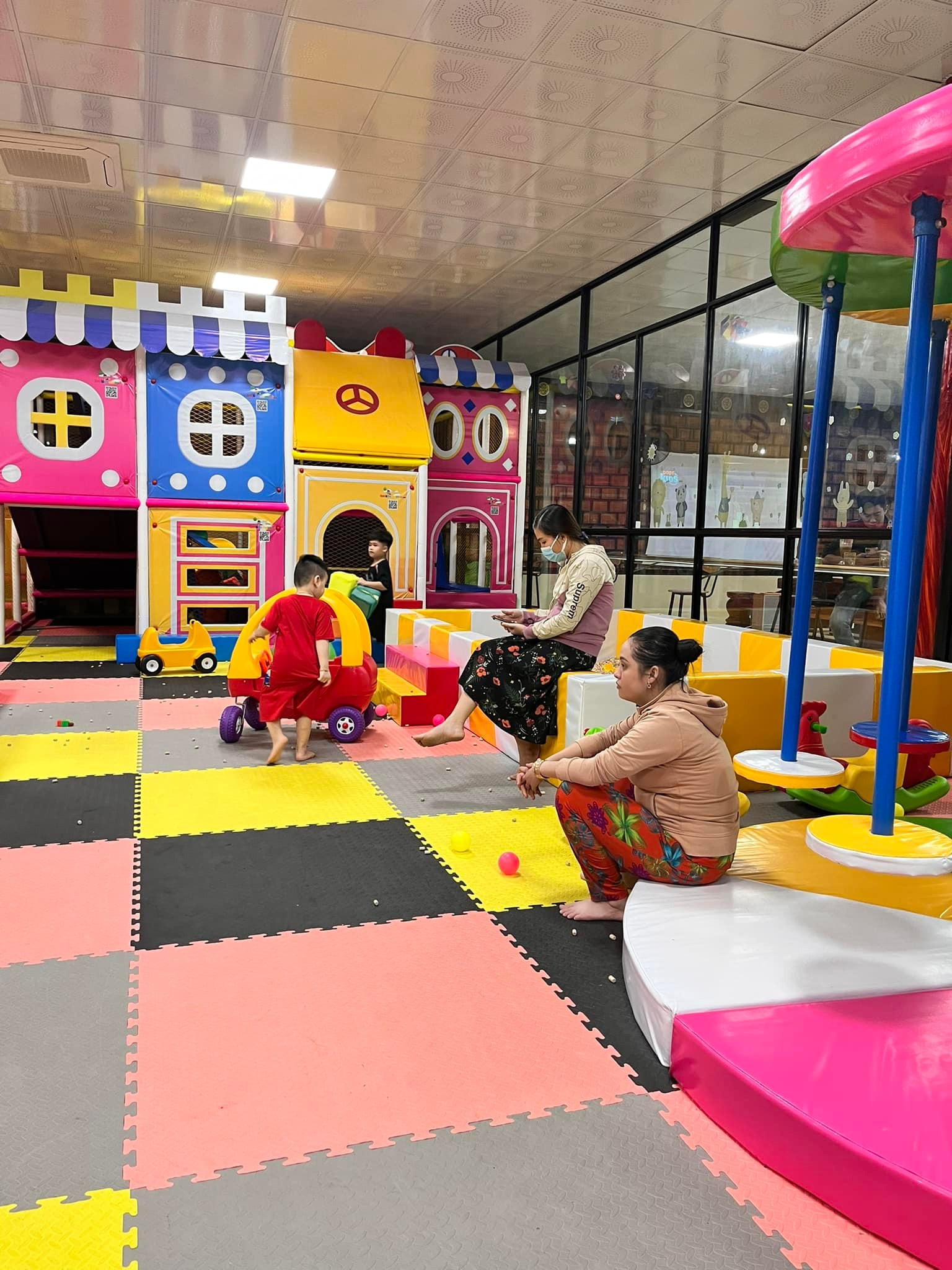 Thế Mười Coffee & Khu Vui Chơi Giải Trí Thiếu Nhi