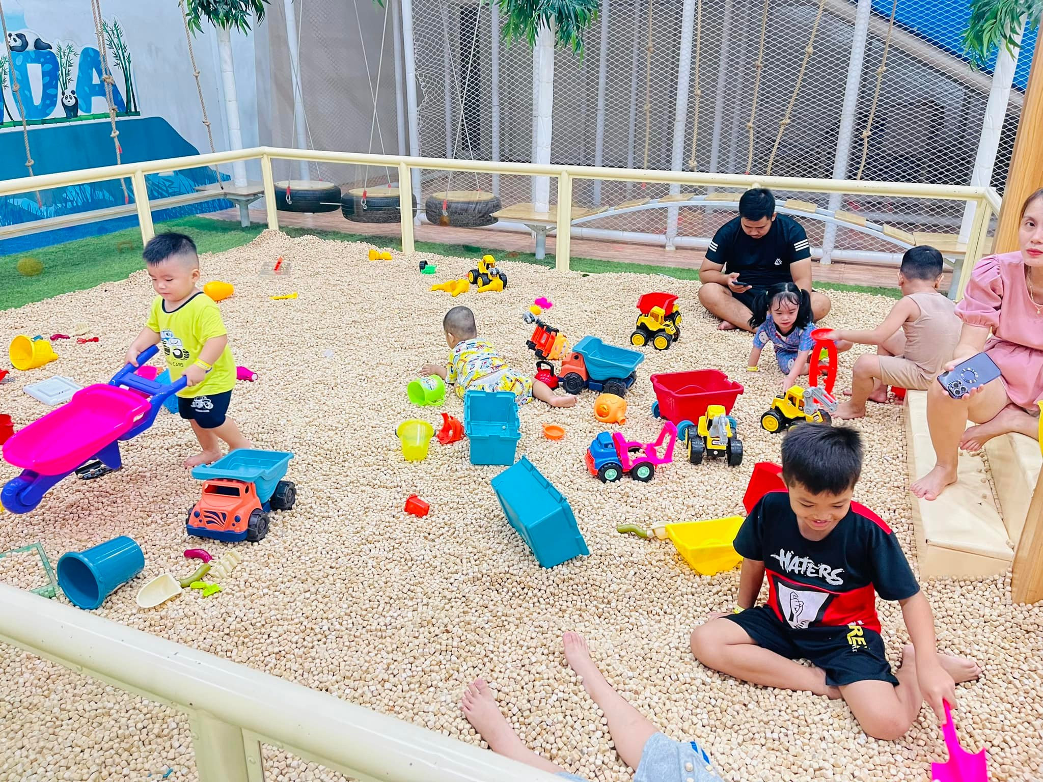 Khu Vui Chơi Trẻ Em, Cafe, Quán Ăn Gia Đình 2N+