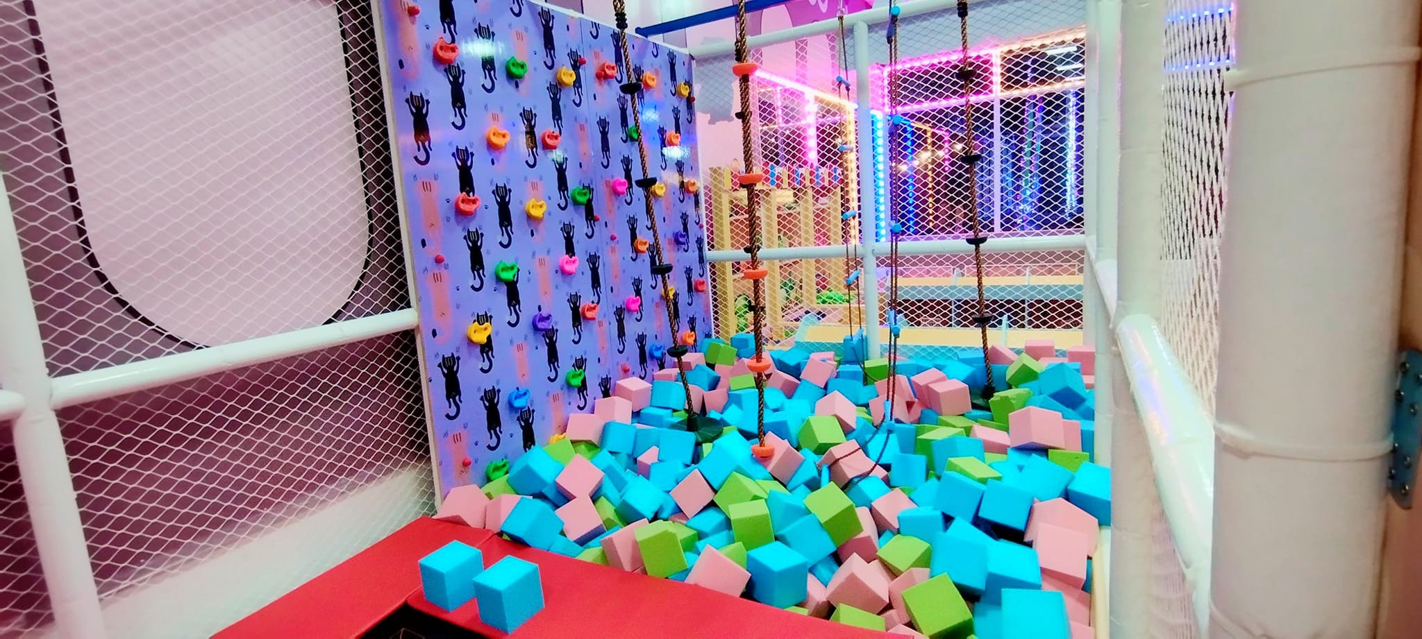 Coffee & Tea – Hồ Bơi – Khu vui chơi trẻ em Nho Coffee