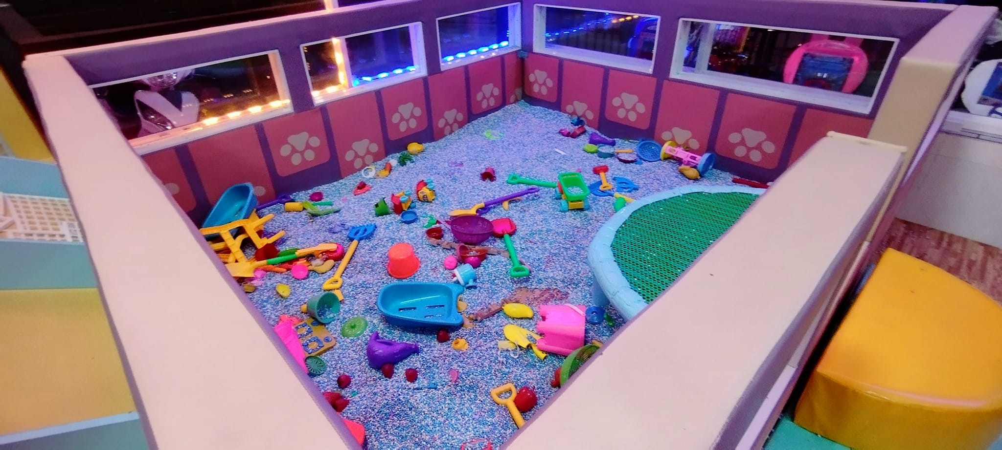 Coffee & Tea – Hồ Bơi – Khu vui chơi trẻ em Nho Coffee