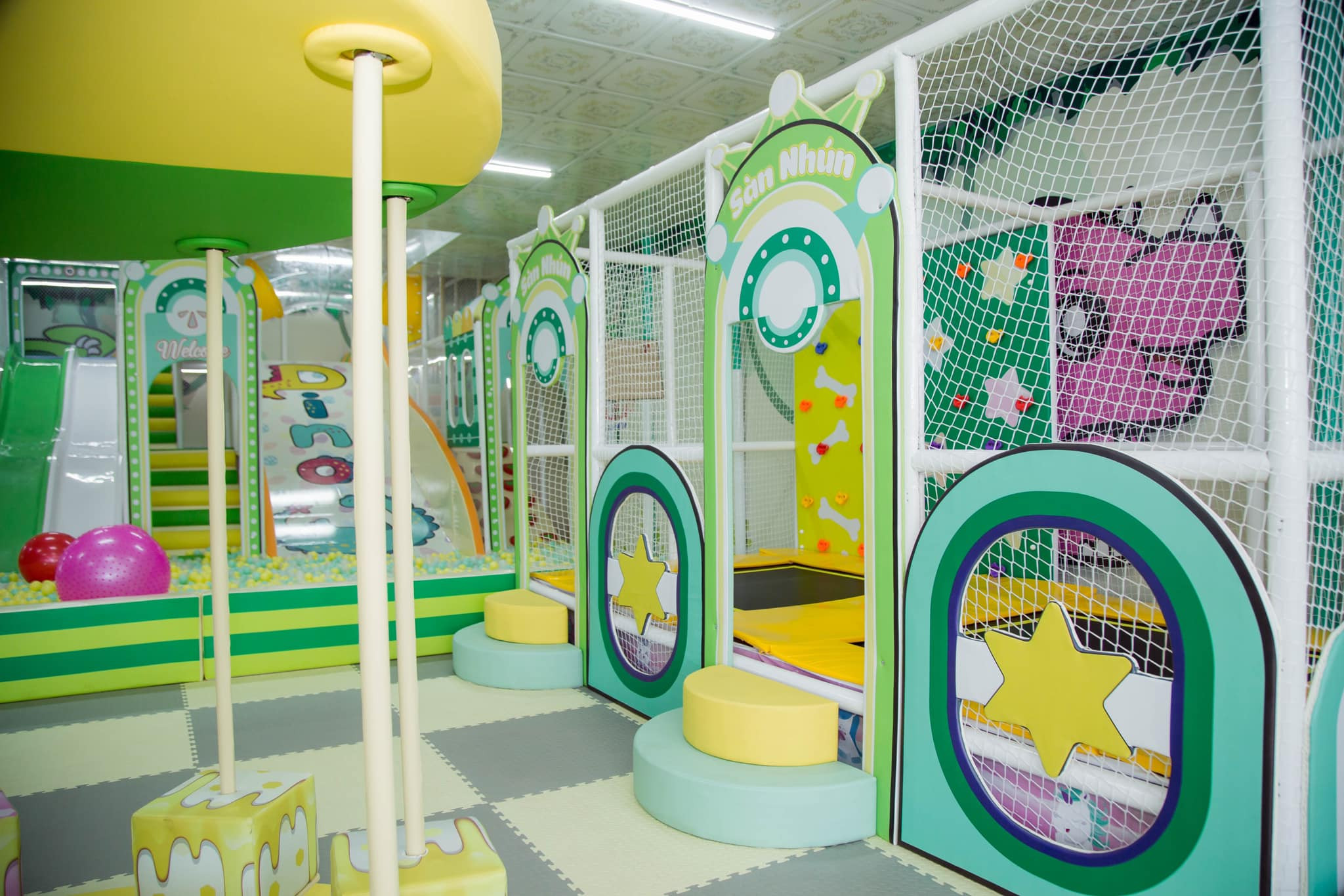 Khu vui chơi trẻ em Củ Cải Town