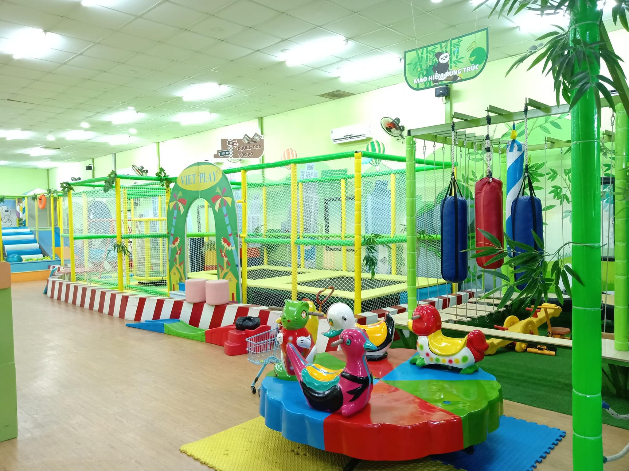 Khu vui chơi Bom Kids