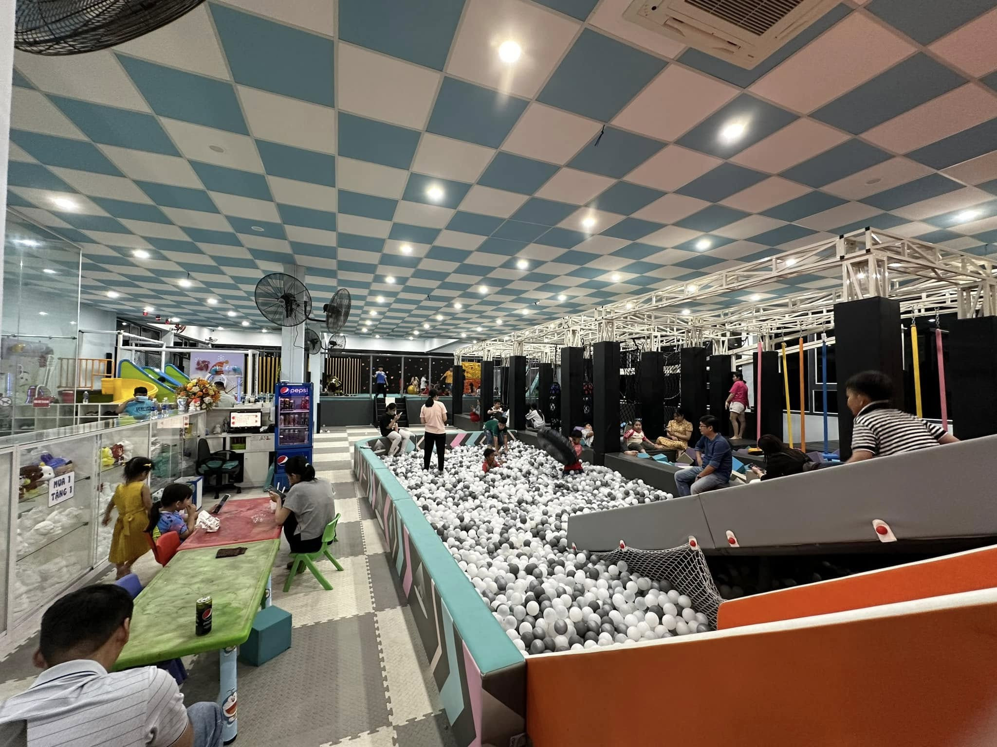 Khu Tổ Hợp Ăn Uống – Vui Chơi Trẻ Em HP Zone